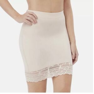 Spanx Red Hot‎ Luxe & Lean Half Slip Nude Size Small